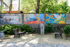 Teterow  ist eine Stadt im Landkreis Rostock in Mecklenburg-Vorpommern; Kunst im öffentlichen Raum - farbenfrohe Bilder zur Vereinigung.