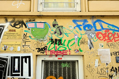 Fotos aus dem Hamburger Stadtteil Sankt Pauli, Bezirk Hamburg Mitte; Hausfassade in der Straße Ölmühle.