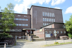 Fotos aus dem Hamburger Bezirk und Stadtteil Wandbek; Schulgebäude an der Bovestraße - errichtet 1929.