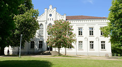 Teterow  ist eine Stadt im Landkreis Rostock in Mecklenburg-Vorpommern; historisches Schulgebäude am Schulkamp, errichtet 1860.