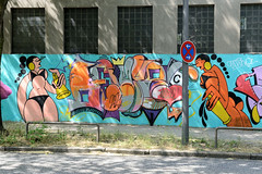 Fotos aus dem Hamburger Bezirk und Stadtteil Wandbek; freizügiges Graffiti an einer Hauswand in der Efftingerstraße.