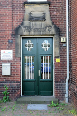 Fotografien aus dem Hamburger Stadtteil Rothenburgsort, Bezirk Hamburg Mitte; Eingangstür vom Hafenamt 3 am Brandshofer Deich. Das Verwaltungsgebäude / Wohnhaus wurde um 1909 errichtet und steht unter Denkmalschutz.