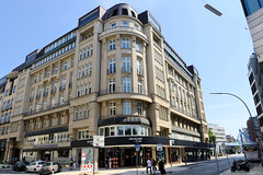 Fotos aus dem Hamburger Stadtteil Altstadt, Bezirk Hamburg Mitte; ehemaliges Hotel / Bankhaus am Großen / Kleinen Burstah - das Gebäude - Hindenburghaus - wurde ab 1909 errichtet, Architekten Hiller, Kuhlmann & Holzapfel.