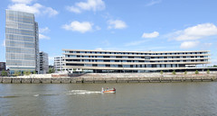 Fotografien aus dem Hamburger Stadtteil Hafencity, Bezirk Hamburg Mitte; Blick vom Baakenhöft über den Baakenhafen zum Gebäude der Hafencity Universität / hcu  am Versmann Kai.