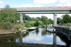 Fotografien aus dem Hamburger Stadtteil Rothenburgsort, Bezirk Hamburg Mitte; Blick von der Brandshofer Schleusenbrücke in die Reste vom Billhorner Kanal, der jetzt als Marina / Sportboothafen genutzt wird.