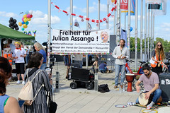 Fotos aus dem Hamburger Stadtteil Neustadt, Bezirk Hamburg Mitte; Demonstration Freiheit für Julian Assange am Jungfernstieg.