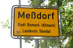 Meßdorf ist eine Ortschaft und ein Ortsteil der Stadt Bismark (Altmark) im Landkreis Stendal in Sachsen-Anhalt - Ortsschild / Ortsgrenze.