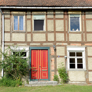 Lüge ist ein Ortsteil der Stadt Arendsee (Altmark) im Altmarkkreis Salzwedel in Sachsen-Anhalt.