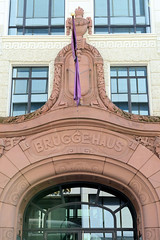 Fotos aus dem Hamburger Stadtteil Altstadt, Bezirk Hamburg Mitte; Eingangsportal vom Brüggehaus / Eimbckehaus in den Raboisen - erbaut vor 1906, Architekt Franz Bach.