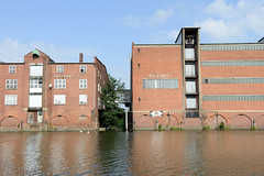 Fotos aus dem Hamburger Stadtteil Kleiner Grasbrook, Bezirk Mitte; Lagerhaus G und F am Dessauer Ufer im Saale-Hafen.