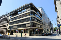 Fotos aus dem Hamburger Stadtteil Altstadt, Bezirk Hamburg Mitte; Kontorhaus Keramikhof in den Raboisen, erbaut 1953 - Architekt Günther Meves.