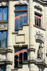 Fotos aus dem Hamburger Stadtteil Altstadt, Bezirk Hamburg Mitte; Fassade / Treppenhaus   vom  Heintzehof am Alstertor - das Kontorhaus wurde 1900 errichtet - Architekten Krumbhaar & Heubel.