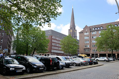 Fotos aus dem Hamburger Stadtteil Altstadt, Bezirk Hamburg Mitte; Blick auf den als Parkplatz genutzten Burchardplatz im Hamburger Kontorhaus Viertel.