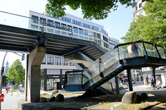 Fotos aus dem Hamburger Stadtteil Altstadt, Bezirk Hamburg Mitte; Cremonbrücke über die Willy Brandt Straße.