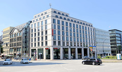 Fotos aus dem Hamburger Stadtteil Altstadt, Bezirk Hamburg Mitte; Neubau eines Hotelgebäudes am Glockengießerwall / Ecke Georgsplatz.