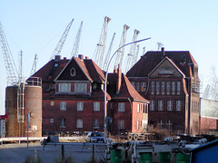 Fotos vom Hansahafen im  Hamburger Stadtteil Kleiner Grasbrook; Verwaltungsgebäude am Hansahöft (2002).