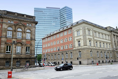 Fotos aus dem Hamburger Stadtteil Neustadt, Bezirk Hamburg Mitte; historische und moderne Architektur am Gorch-Fock-Wall / Jungiusstraße.