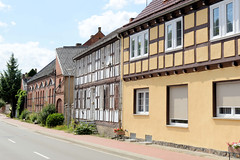 Meßdorf ist eine Ortschaft und ein Ortsteil der Stadt Bismark (Altmark) im Landkreis Stendal in Sachsen-Anhalt - historische Architektur, Fachwerkhäuser in der Meßdorfer Hauptstraße.