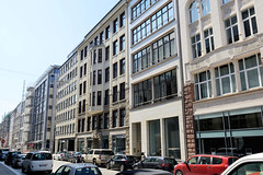 Fotos aus dem Hamburger Stadtteil Altstadt, Bezirk Hamburg Mitte; Kontorhäuser, Bürogebäude unterschiedlicher Baustile in der Ferdinandstraße.