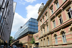 Fotos aus dem Hamburger Stadtteil Neustadt, Bezirk Hamburg Mitte; historische und moderne Architektur im Dammtorwall.