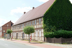 Meßdorf ist eine Ortschaft und ein Ortsteil der Stadt Bismark (Altmark) im Landkreis Stendal in Sachsen-Anhalt - historische Fachwerkarchitektur in der Meßdorfer Hauptstraße.