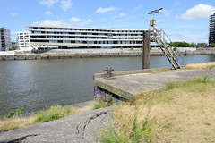 Fotografien aus dem Hamburger Stadtteil Hafencity, Bezirk Hamburg Mitte; Blick vom Baakenhöft über den Baakenhafen zum Gebäude der Hafencity Universität / hcu  am VersmannKai.