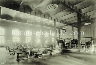 Historische Ansicht vom Maschinenraum im Kesselhaus der Hamburger Speicherstadt.