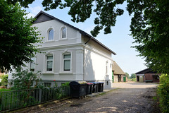 Fotos aus dem Hamburger Stadtteil Sülldorf im Bezirk Hamburg Altona; Hofanlage mit Scheunen und Wohngebäude am Sülldorfer Kirchenweg.