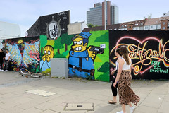 Fotos aus dem Hamburger Stadtteil Sankt Pauli, Bezirk Hamburg Mitte; Bauzaun mit Graffiti am Baugelände der ehemaligen Esso Häuser / Palomaviertel am Spielbudenplatz.