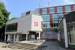 Fotos aus dem Hamburger Stadtteil Sülldorf im Bezirk Hamburg Altona; Eingang des Hamburger Konservatoriums an der Sülldorfer Landstraße.