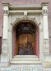Fotos aus dem Hamburger Stadtteil Altstadt, Bezirk Hamburg Mitte; Eingang  l der  Sankt Katharinenkirche - die Hamburger Hauptkirche wurde erstmals urkundlich 1256 erwähnt.