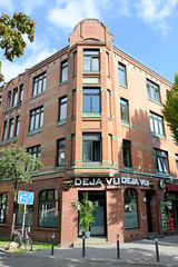 Fotos aus dem Hamburger Stadtteil Wilhelmsburg, Bezirk Hamburg-Mitte; historisches Eckgebäude am Vogelhüttendeich - das Etagenhaus wurde um 1910 errichtet und steht unter Denkmalschutz.