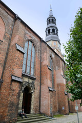 Fotos aus dem Hamburger Stadtteil Altstadt, Bezirk Hamburg Mitte; Seitenansicht von der Sankt Katharinenkirche - die Hamburger Hauptkirche wurde erstmals urkundlich 1256 erwähnt.