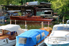 Fotos aus Stockholm, der Hauptstadt Schwedens; Liegeplätze für Holzboote im Pålsund.