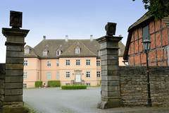 Marienmünster ist eine 1970 neu  gebildete Stadt in Nordrhein-Westfalen, Kreis Höxter.