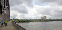 Blick von den Elbbrücken auf das ehem. HHLA Übersee-Zentrum im Hamburger Hafen - Stadtteil Kleiner Grasbrook, Bezirk Hamburg Mitte.