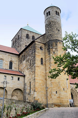 Hildesheim  ist eine Großstadt und Oberzentrum in Niedersachsen.