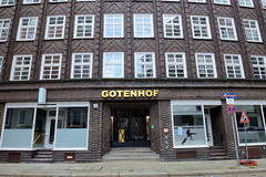Fotos aus dem Hamburger Stadtteil Altstadt, Bezirk Hamburg Mitte; Eingang zum Kontorhaus Gotenhof im Steckelhörn - das Gebäude wurde 1930 fertiggestellt, Architekt Carl Stuhlmann.