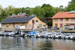 Fotos aus Stockholm, der Hauptstadt Schwedens; Werftanlagen / Schuppen - Schiffe im Pålsund.
