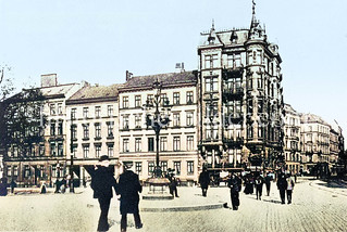 Historische Ansicht aus Hamburg St. Georg; Passanten und Kandelaber auf dem Lindenplatz - re. die Straße Beim Strohause, ca. 1905.