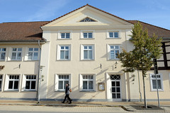 Fotos aus der Stadt Ludwigslust  im Landkreis Ludwigslust-Parchim im Bundesland Mecklenburg-Vorpommern; denkmalgeschütztes ehem. Hotelgebäude in der Lindenstraße.