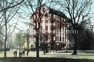 Historische Ansicht vom Hammer Marktplatz im Hamburger Stadtteil Hamm - Straßenbäume und mehrstöckiges Wohnhaus.