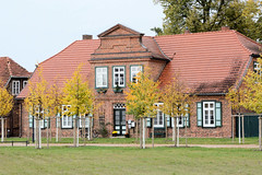 Fotos von  Stadt Ludwigslust im Landkreis Ludwigslust-Parchim im Bundesland Mecklenburg-Vorpommern; Wohnhaus am Kirchplatz.