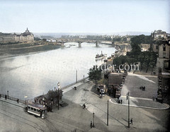 Historische Ansicht von Dresden; Blick über die Elbe - Brühl´sche Terrasse und Carolabrücke.