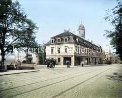 Historische Ansicht von Dresden; Gebäude Kurhaus, Hotel Weißer Hirsch - Schild Badeanstalt + Deutsche Bank Filiale.