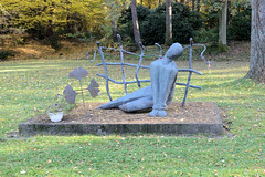 Fotos aus dem Hamburger Stadtteil Bergedorf - Bergedorfer Friedhof. Mahnmal für sowjetische Kriegsgefangene - 652 Kriegsgefangene sind auf dem Areal bestattet - Skulptur Bildhauer Grigori Jastrebenezki.