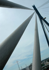 Fotos der Köhlbrandbrücke im Hamburger Hafen - Verbindung zwischen den Stadtteilen Steinwerder und Wilhelmsburg. Die fast 4000m lange Köhlbrandbrücke wird von 88 Stahlseilen getragen, die 10 cm dick sind.