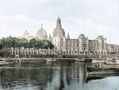 Historische Ansicht von Dresden; Blick über die Elbe zur Kunstakademie - Binnenschiffe, Raddampfer am Elbufer.