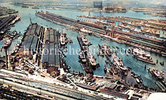 Altes Luftbild vom Hamburger Hansahafen, links der IndiaHafen - im Hintergrund der Segelschiffhafen und die Norderelbe.