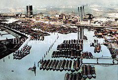 Alte Luftaufnahme vom Binnenschiffhafen in der Billwerder Bucht; rechts das Kraftwerk in Tiefstack, lks. das Gasometer in Hamburg Rothenburgsort.